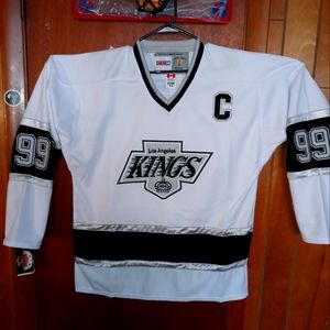 #99 wayne Gretzky jersey classic style Size(L) new never been use